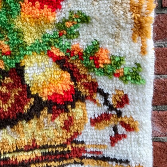 Vintage Tufted Rug / Latch Hook Wall Hanging of Floral Bouquet in Vase - Picture 3 of 6